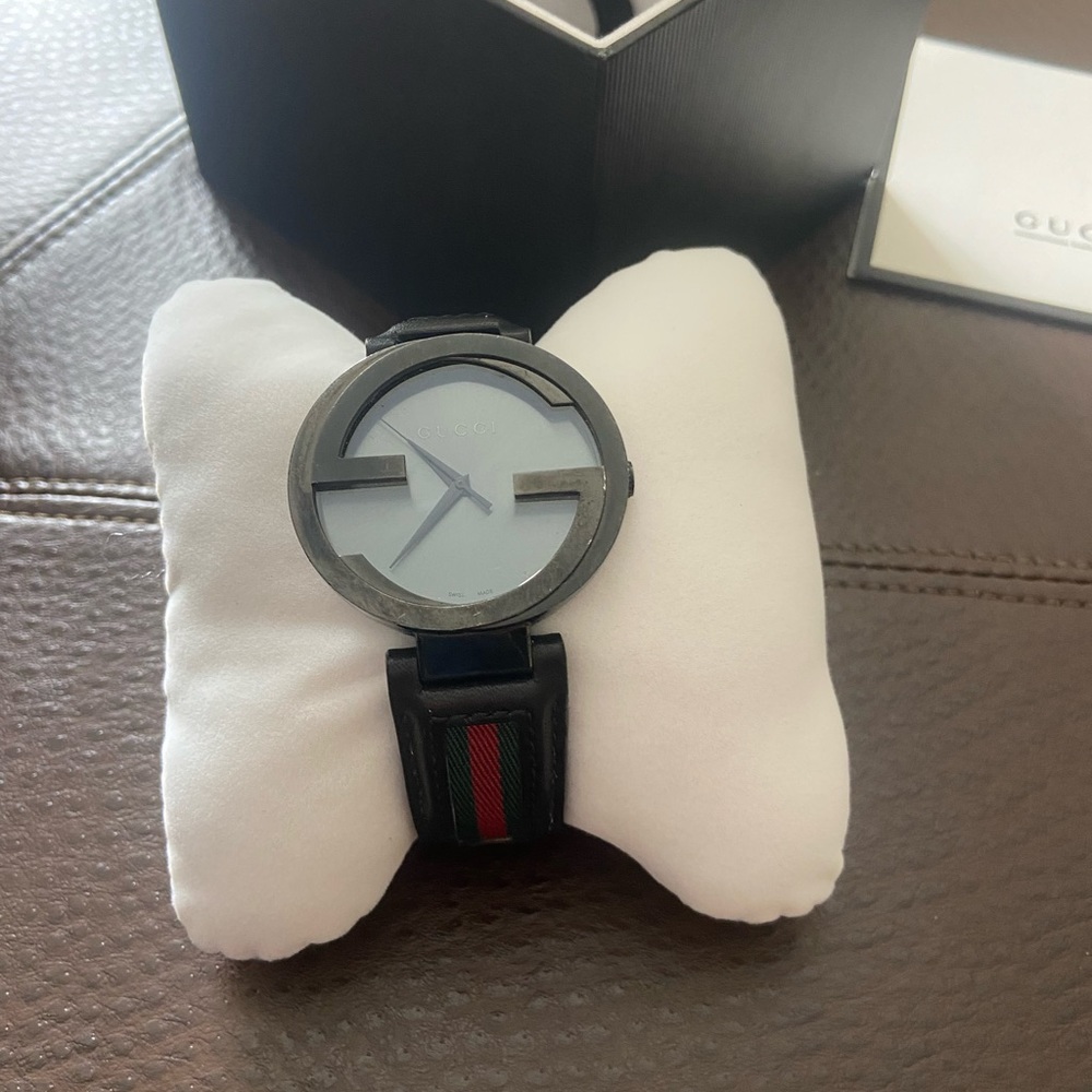 Gucci mens watch - Picture 3 of 11